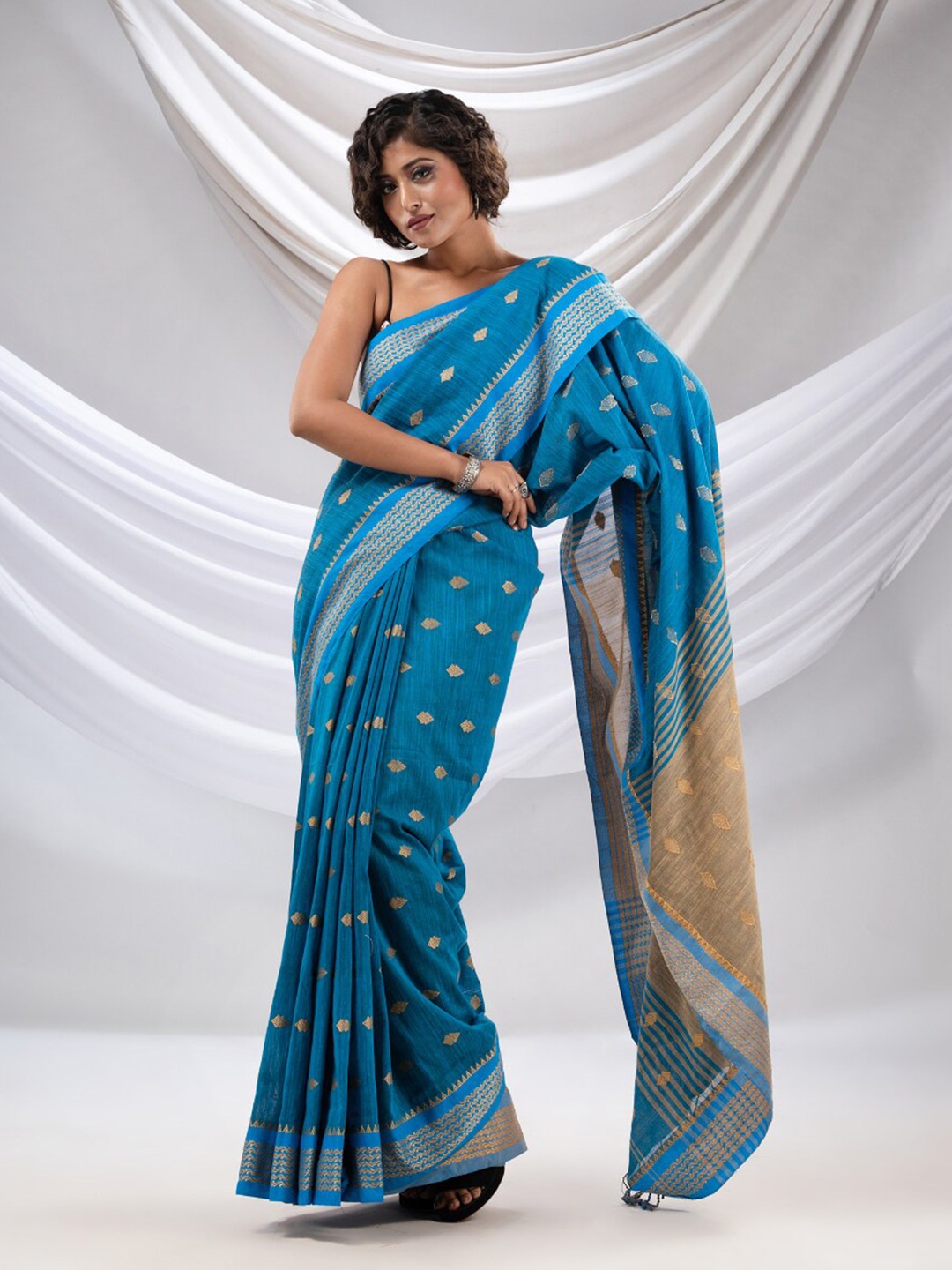 

Charukriti Woven Design Zari Detailed Pure Cotton Saree, Blue