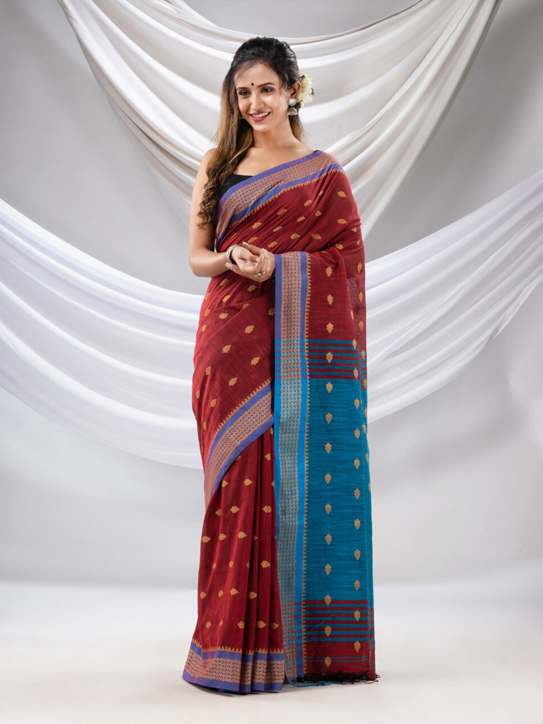 

Charukriti Floral Woven Design Zari Pure Cotton Saree, Red
