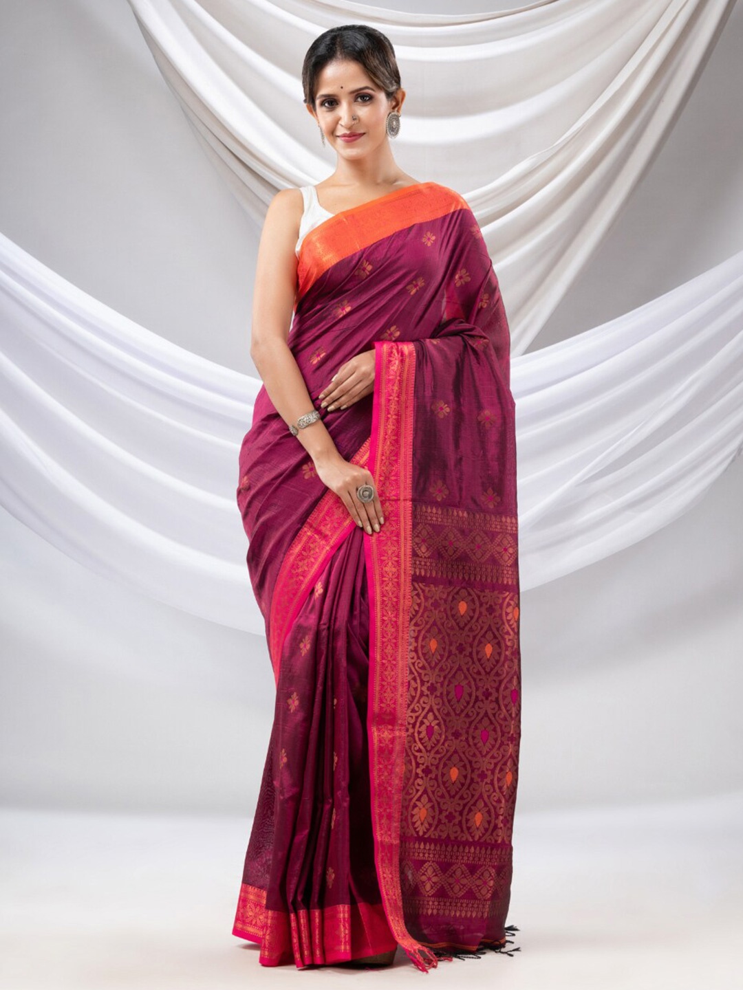 

Charukriti Floral Woven Design Zari Saree, Magenta