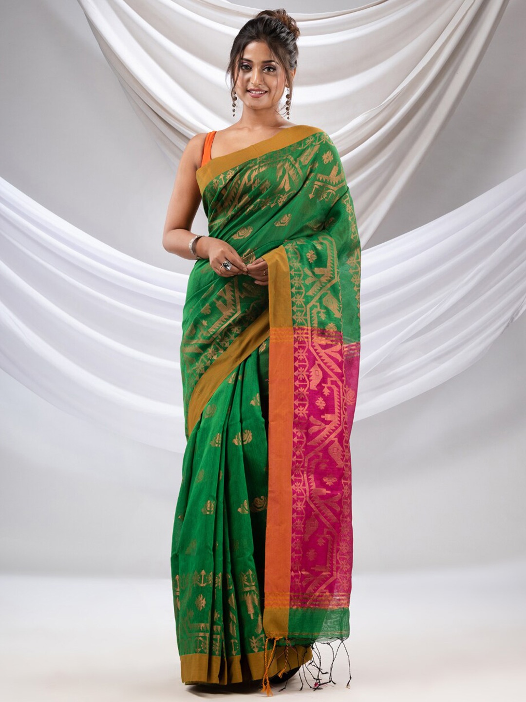 

Charukriti Ethnic Motifs Woven Design Zari Saree, Green