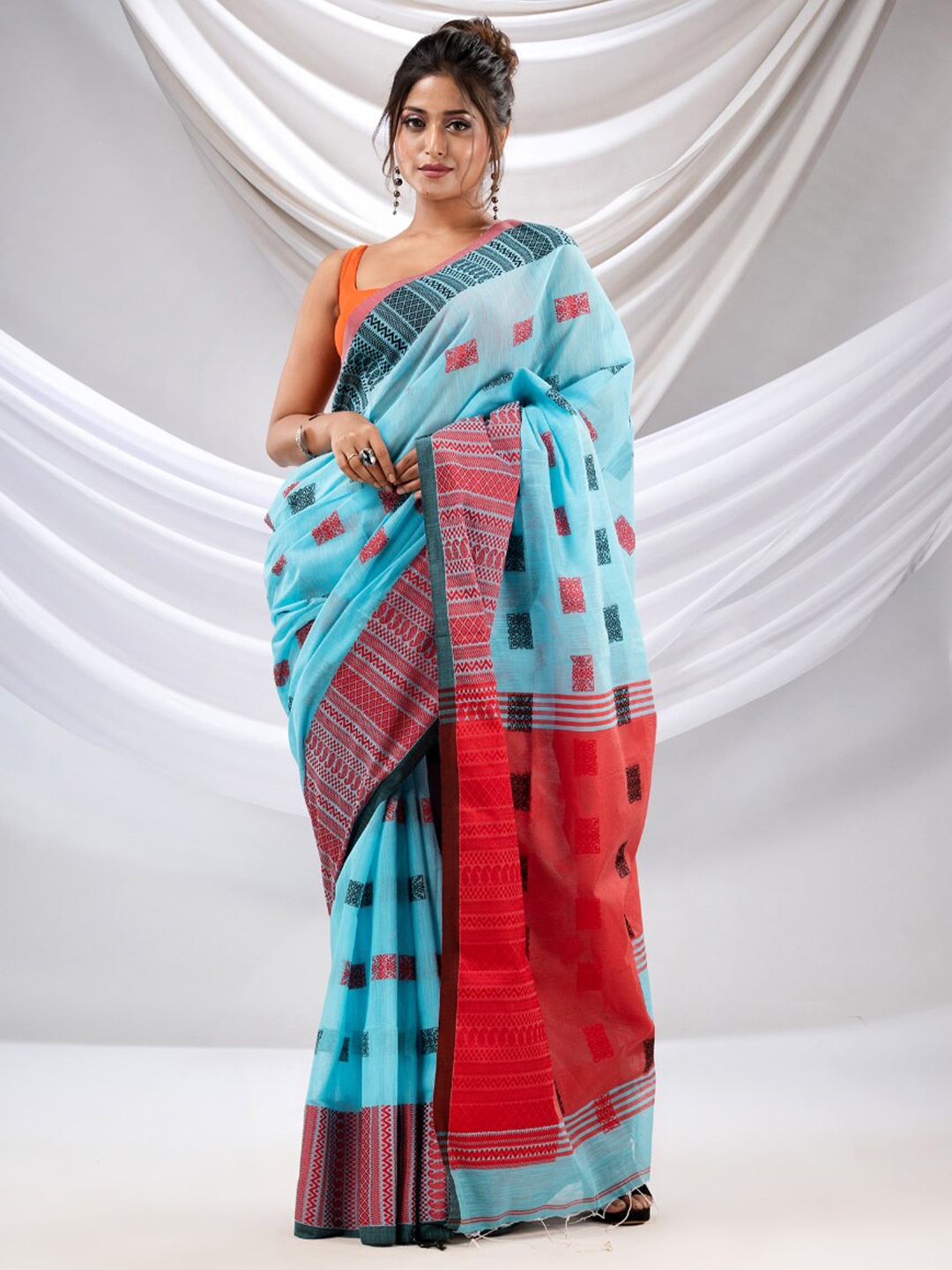 

Charukriti Geometric Woven Design Pure Cotton Saree, Blue