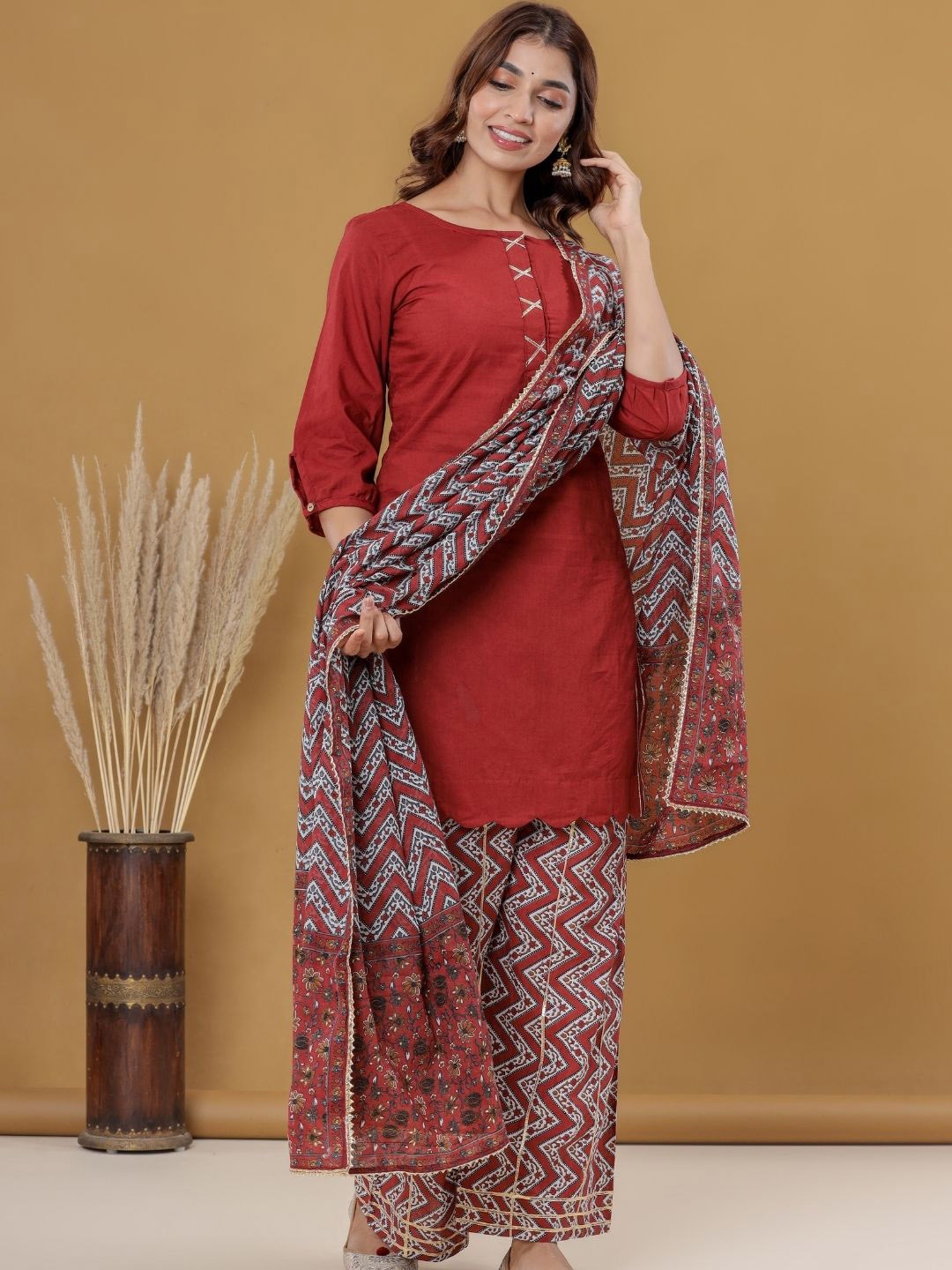 

HOUSE OF JAMOTI Regular Pure Cotton Kurti with Palazzos & Dupatta, Maroon