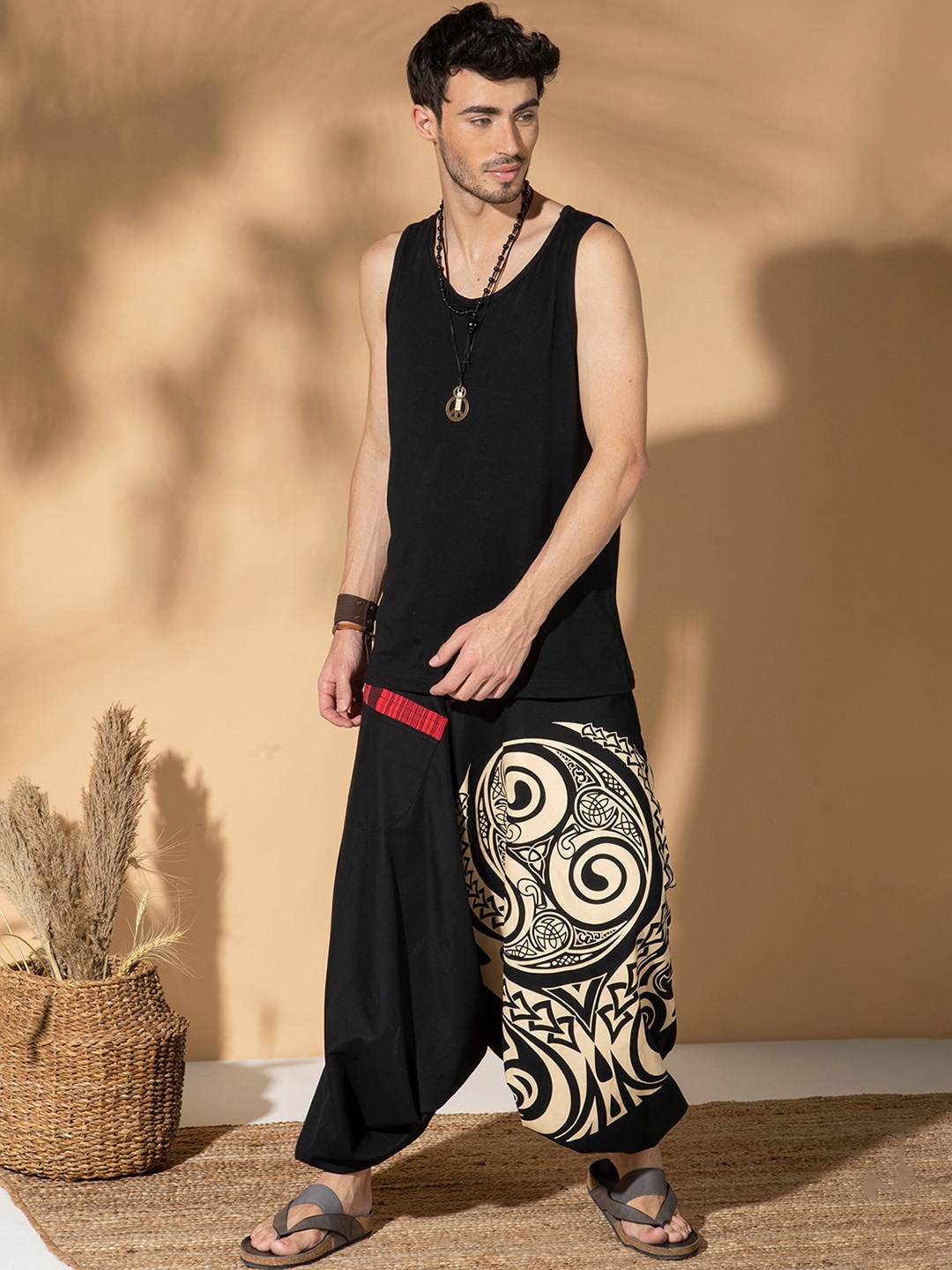 

The Veshti Company Men Abstract Printed Pure Cotton Loose-Fit Harem Pants, Black