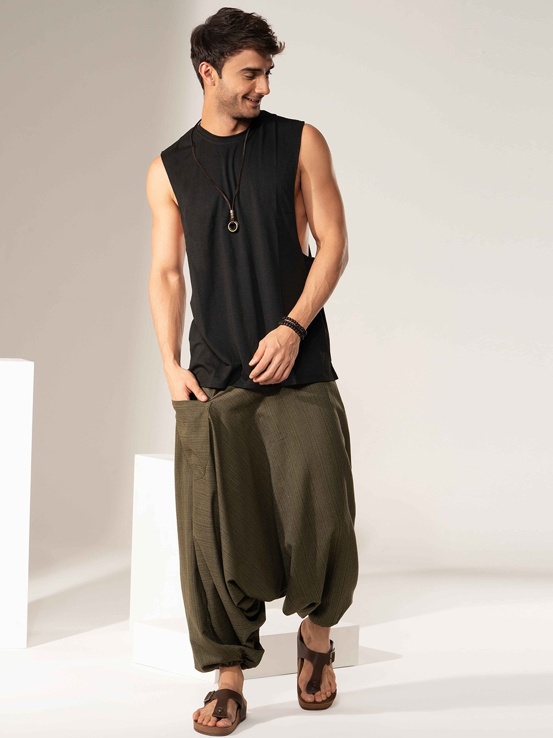 

The Veshti Company Men Mid-Rise Pure Cotton Loose-Fit Harem Pants, Green