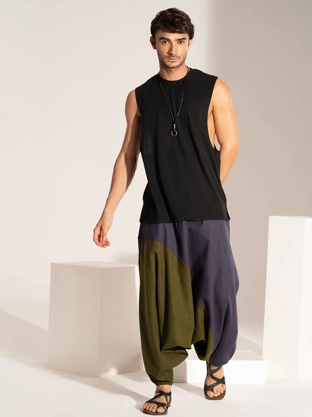 

The Veshti Company Men Colourblocked Pure Cotton Loose-Fit Harem Pants, Blue