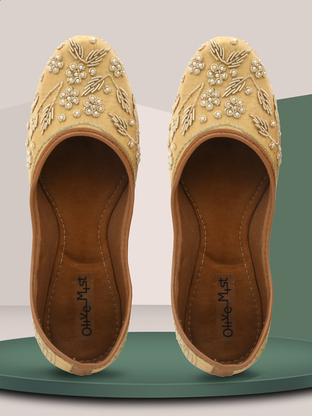 

OLIVE MIST Embellished Ethnic Mojaris Flats, Gold