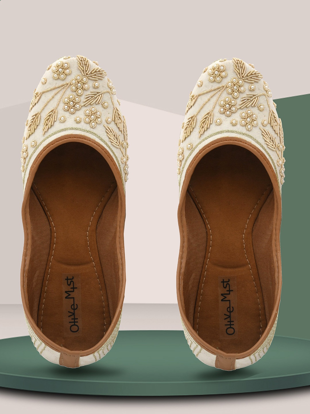 

OLIVE MIST Embellished Ethnic Mojaris Flats, Off white