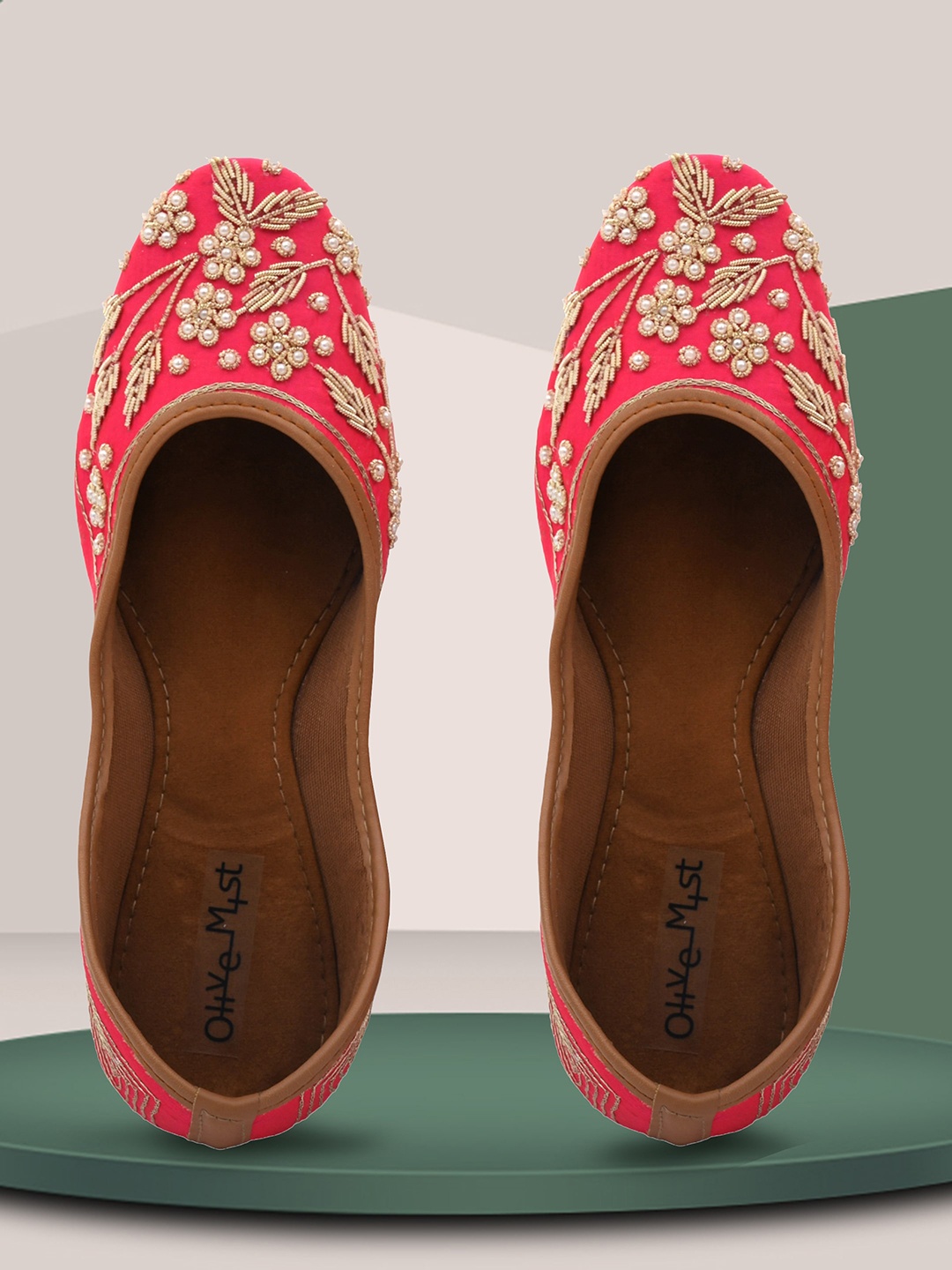 

OLIVE MIST Embellished Ethnic Mojaris, Pink