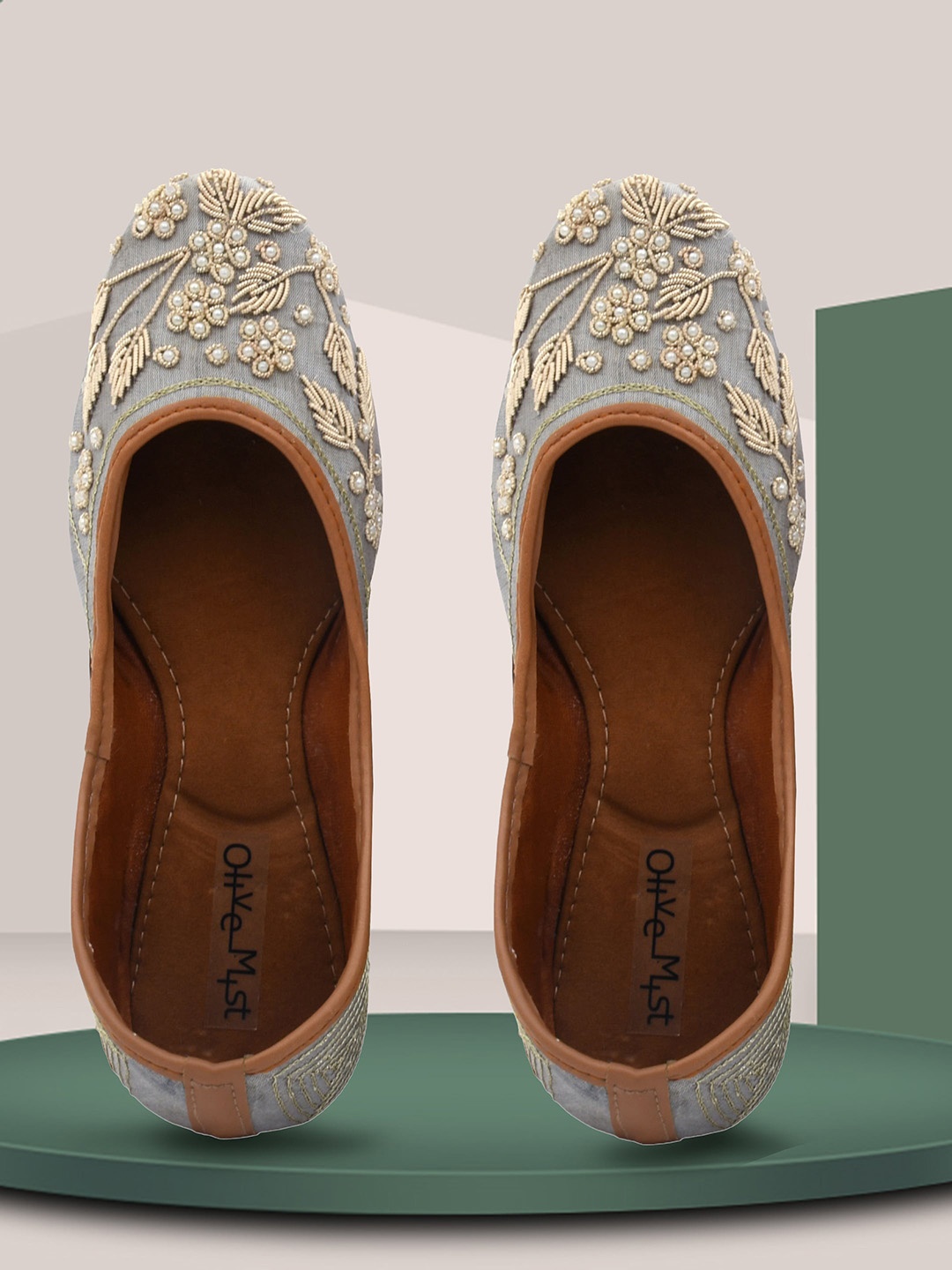 

OLIVE MIST Embellished Ethnic Mojaris Flats, Grey