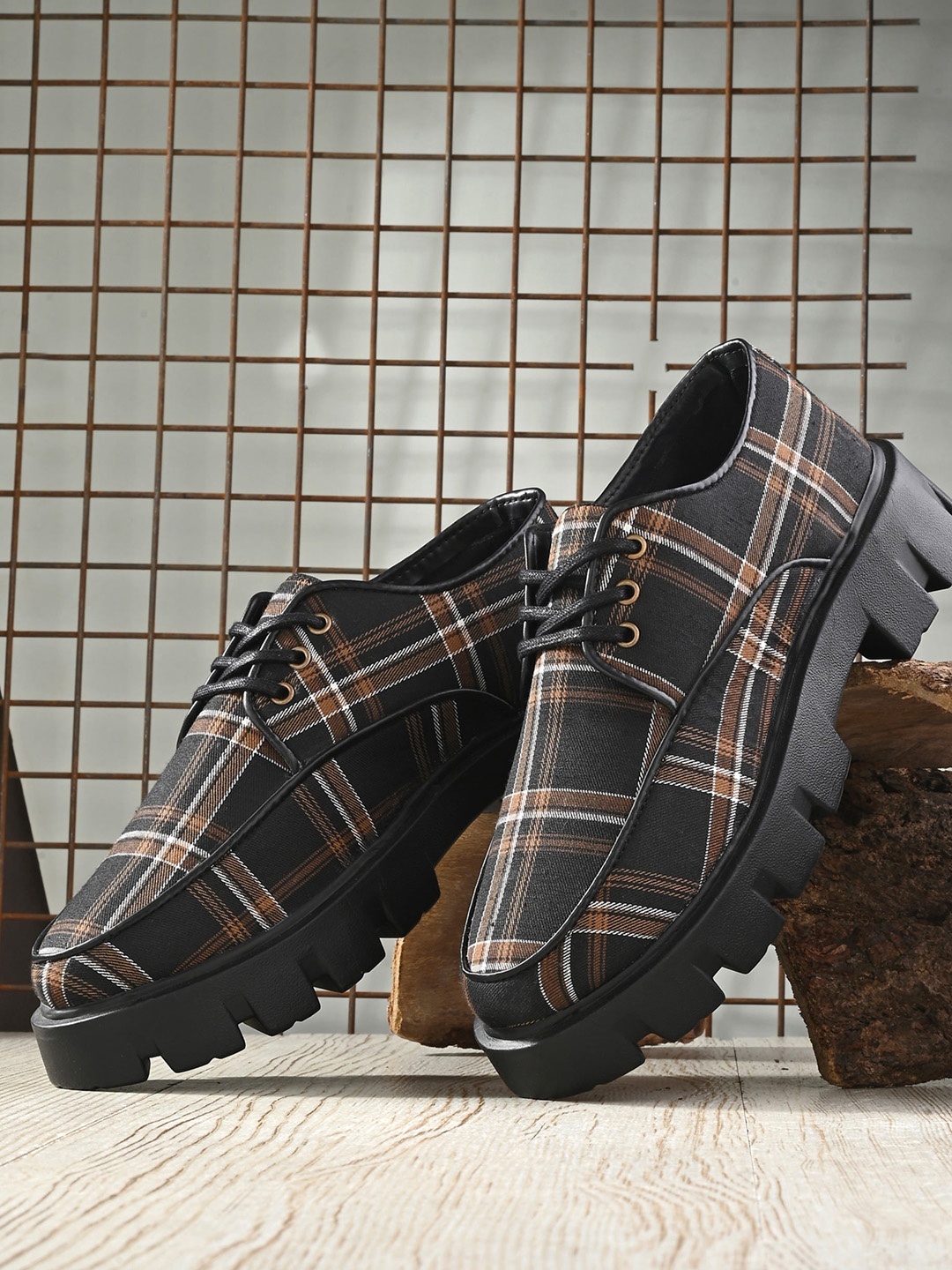 

Kook N Keech Women Brown Checked Sneakers