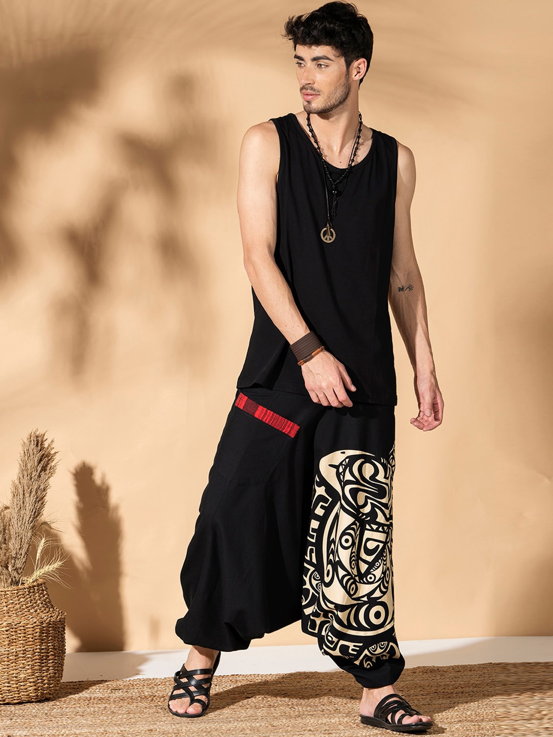 

The Veshti Company Men Tribal Printed Pure Cotton Pleated Ankle-Length Harem Pants, Black