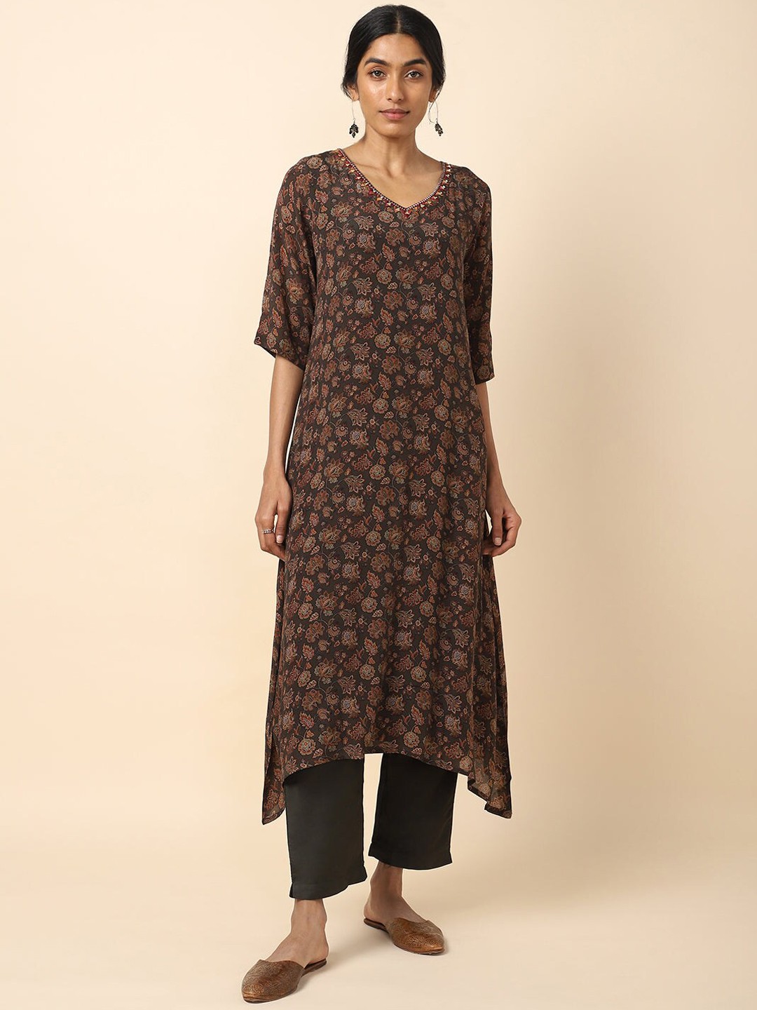 

House Of Dharaa Floral Printed Regular Kurta with Pyjamas, Black