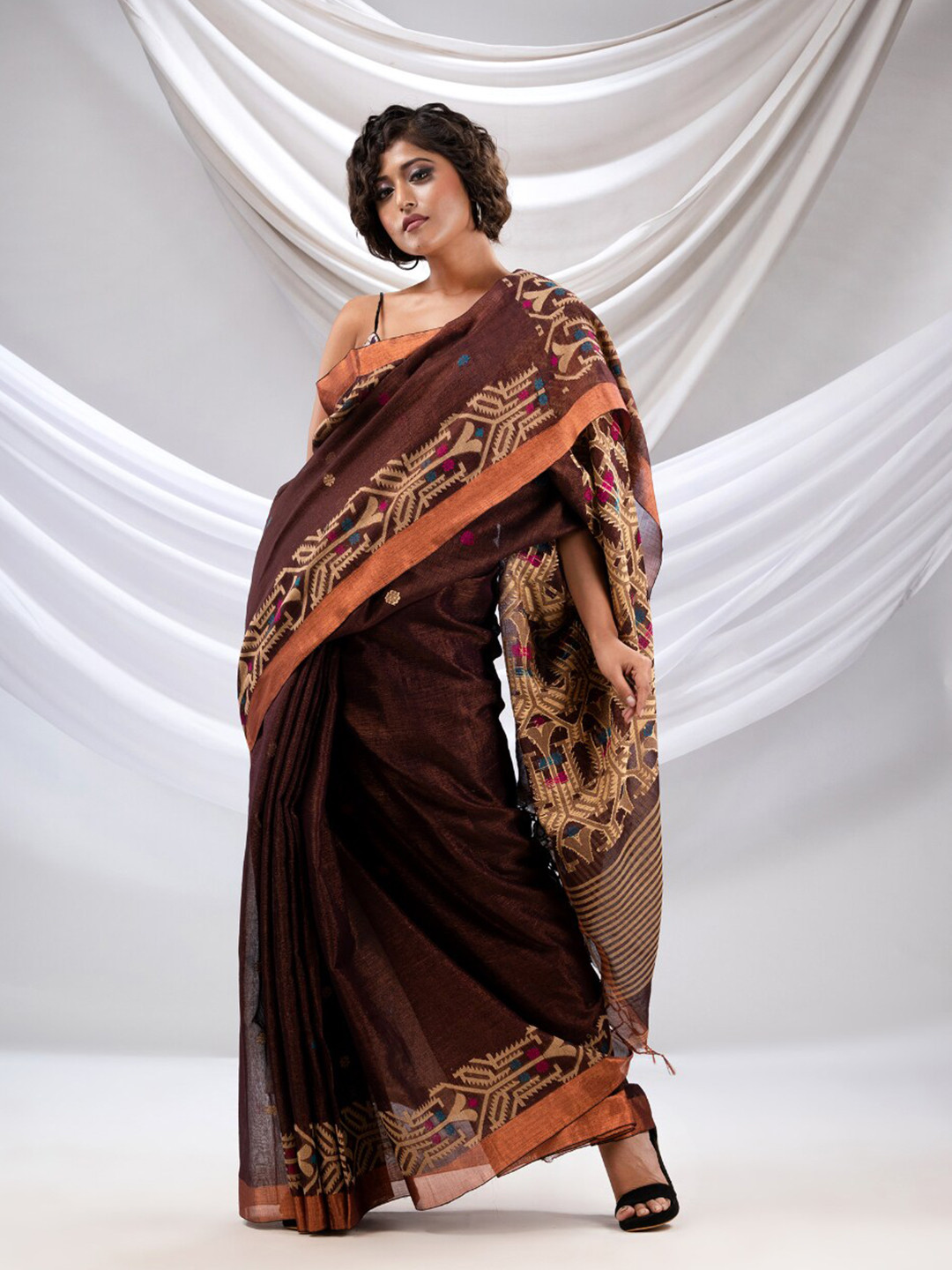 

Charukriti Floral Woven Design Pure Cotton Saree, Brown