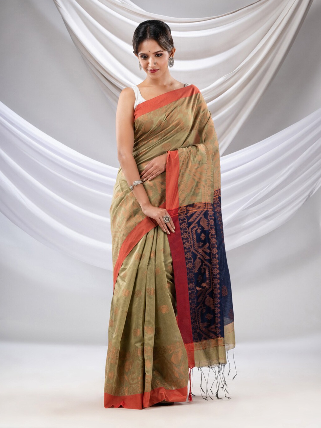 

Charukriti Ethnic Motifs Woven Design Zari Saree, Green