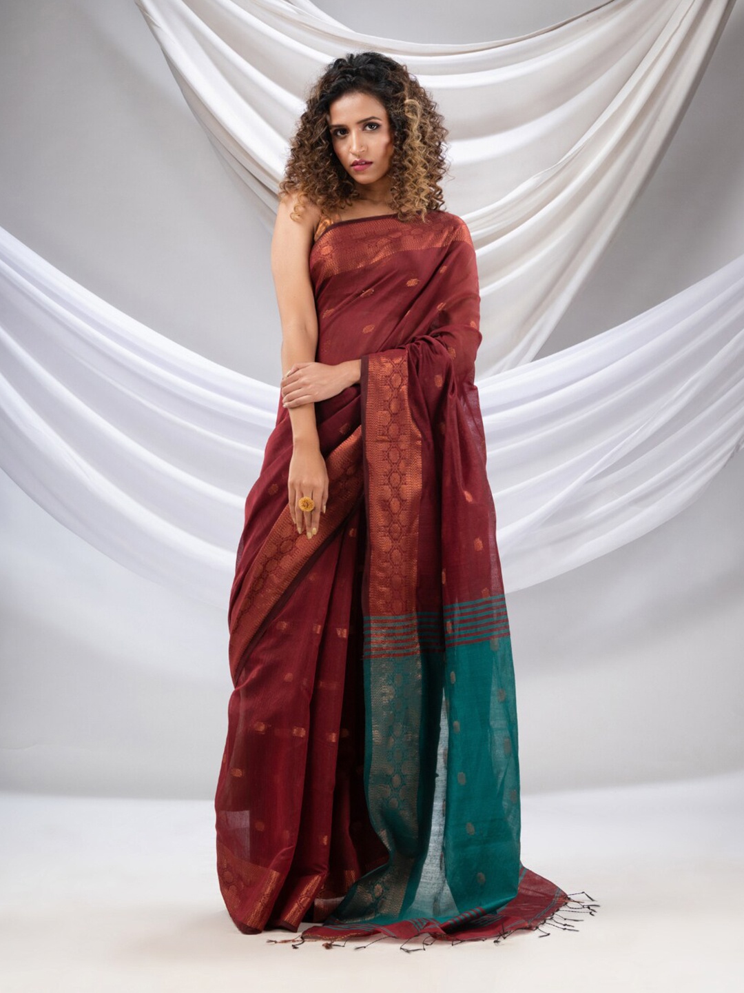 

Charukriti Ethnic Motifs Woven Design Zari Saree, Maroon