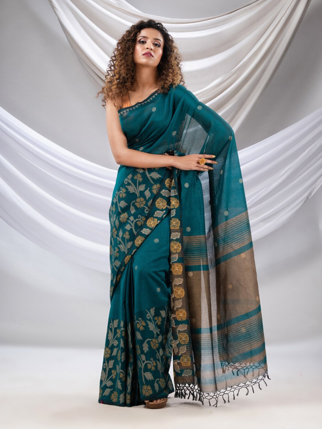 

Charukriti Woven Design Zari Deatiled Pure Cotton Saree, Teal