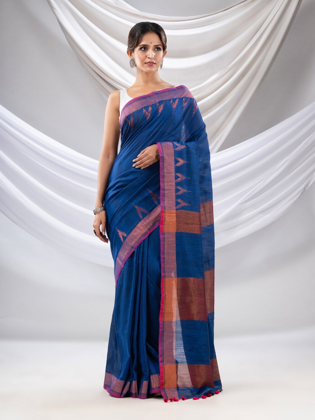 

Charukriti Woven Design Zari Pure Cotton Saree, Blue