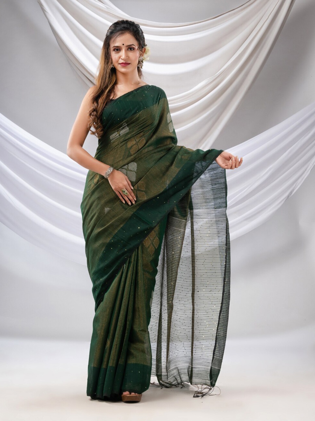 

Charukriti Geometric Woven Design Sequinned Tissue Saree, Green