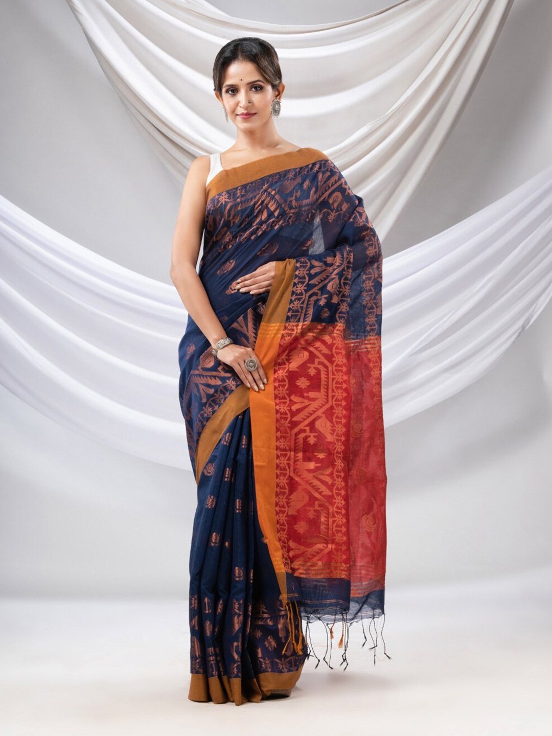 

Charukriti Floral Woven Design Zari Saree, Navy blue