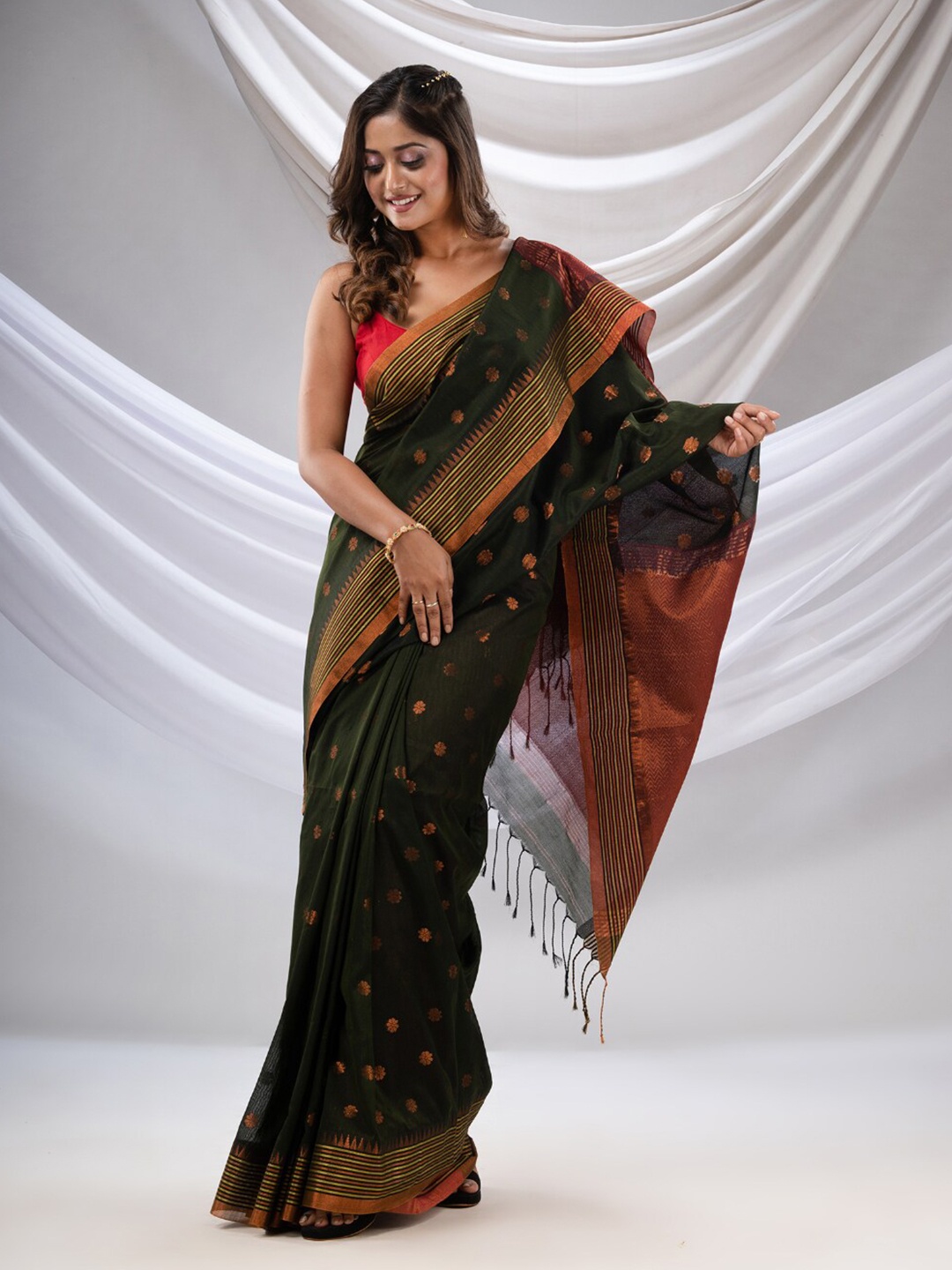 

Charukriti Ethnic Motifs Woven Design Zari Pure Cotton Saree, Green