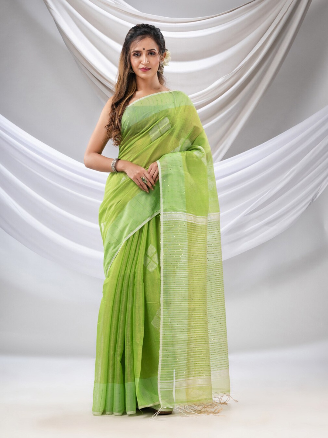 

Charukriti Woven Design Sequinned Tissue Saree, Green