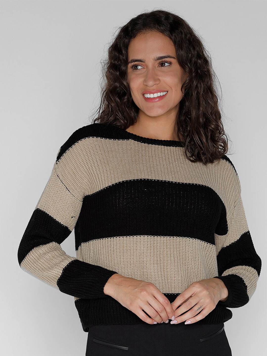 

IDENTITI Colourblocked Round Neck Long Sleeves Pure Cotton Pullover Sweater, Beige