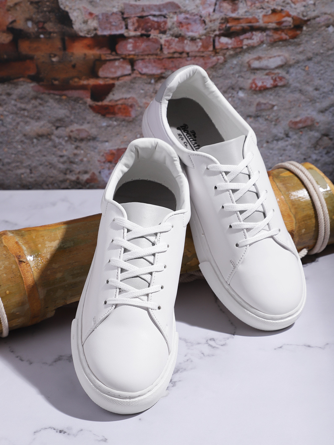 

Roadster Women Round Toe Sneakers, White