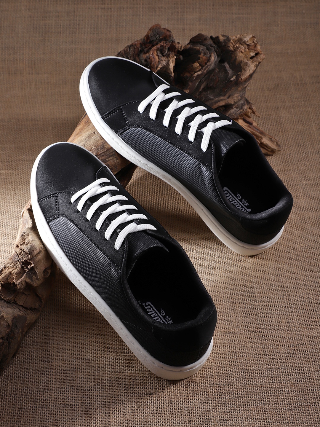 

Roadster The Lifestyle Co. Women Solid Round Toe Sneakers, Black
