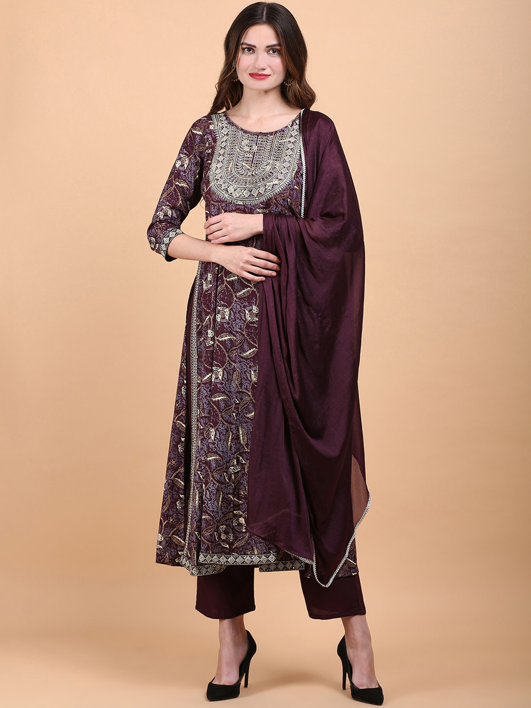

TOULIN Floral Printed Regular Sequinned Kurta with Trousers & Dupatta, Burgundy