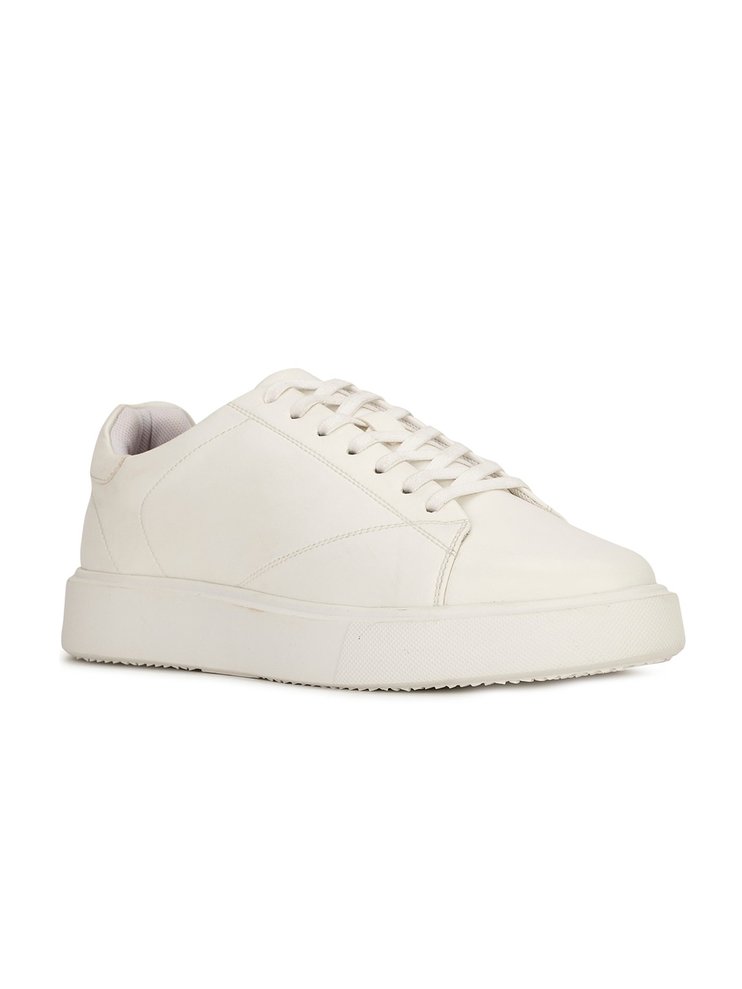 

Bata Men Comfort Insole Basics Sneakers, White