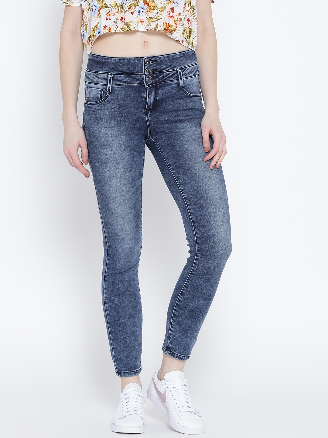 

Deal Jeans Women Blue Slim Fit High-Rise Clean Look Cropped Stretchable Jeans