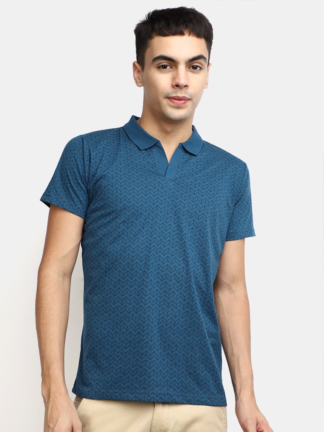 

V-Mart Geometric Printed Polo Collar Slim Fit Cotton T-shirt, Green