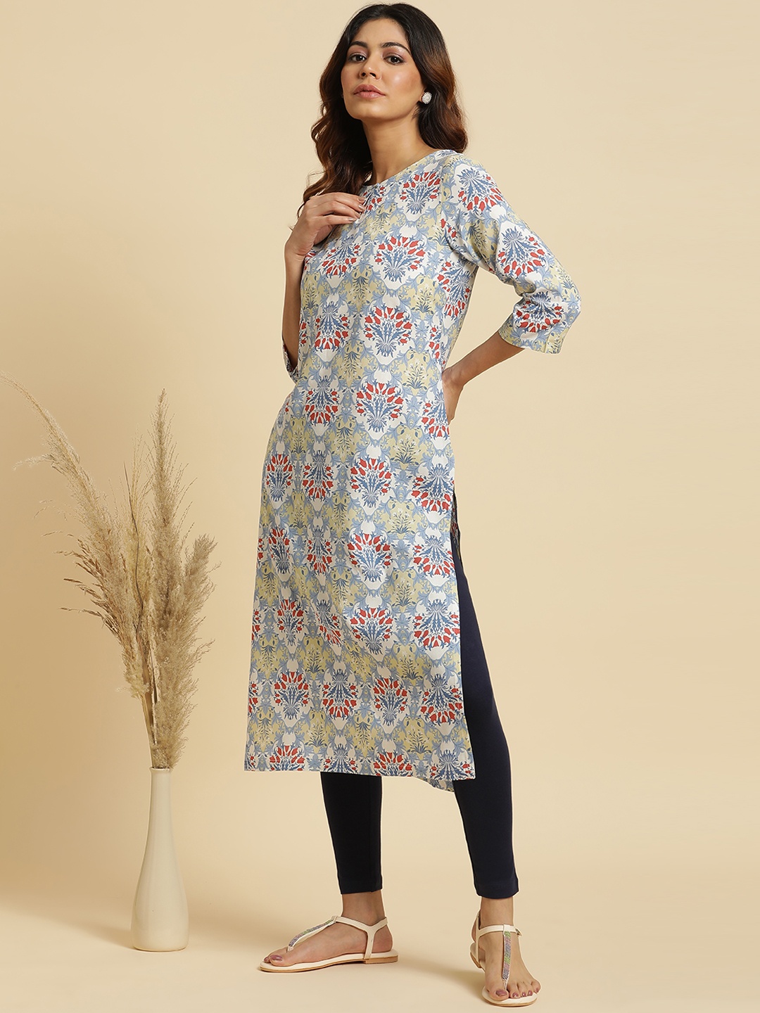 

W Women Floral Printed Keyhole Neck Straight Kurta, Blue