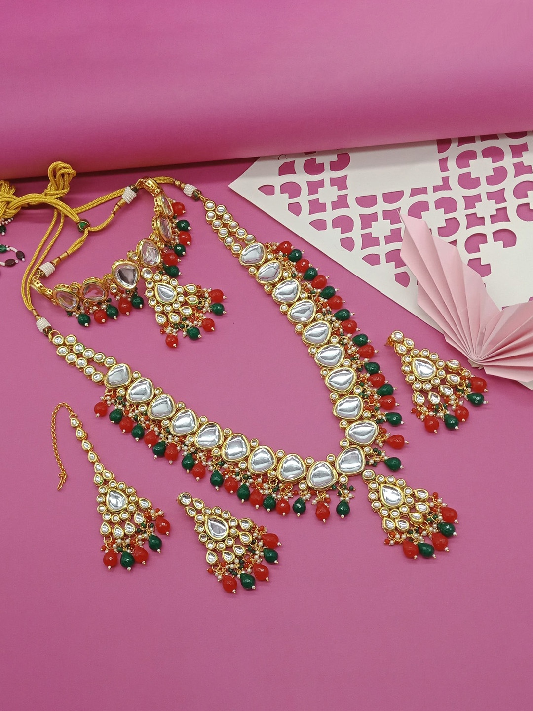 

AASHISH IMITATION Gold-Plated Kundan-Studded & Beaded Jewellery Set With Maang Tikka