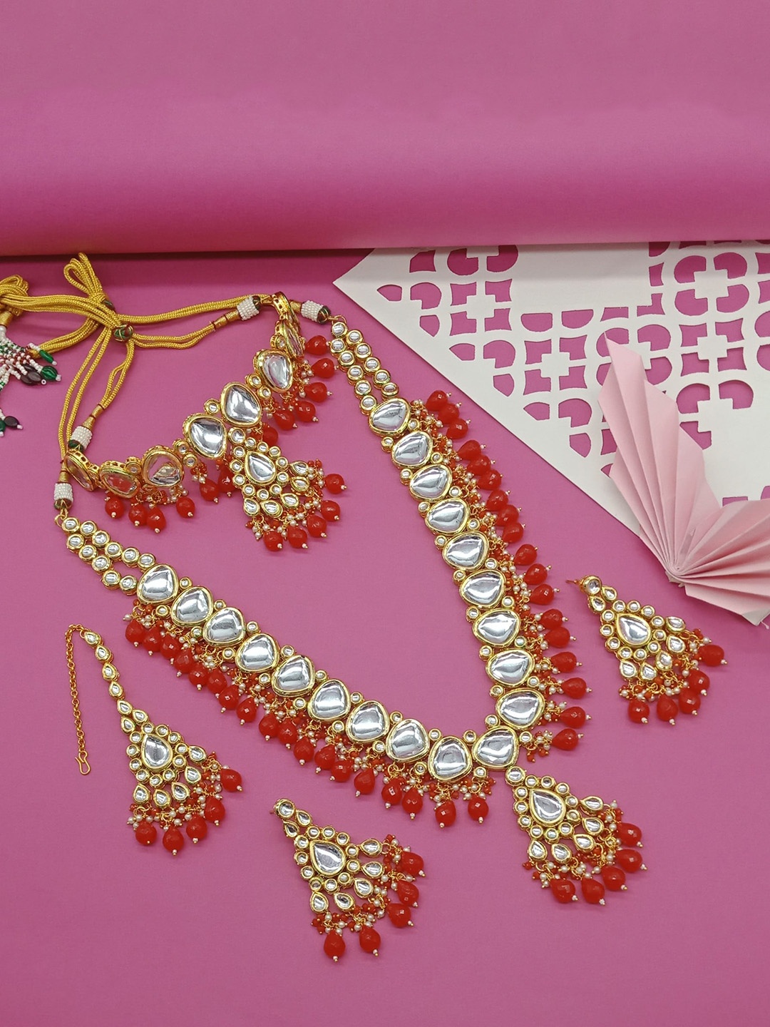 

AASHISH IMITATION Gold-Plated Kundan-Studded & Beaded Jewellery Set With Maang Tikka