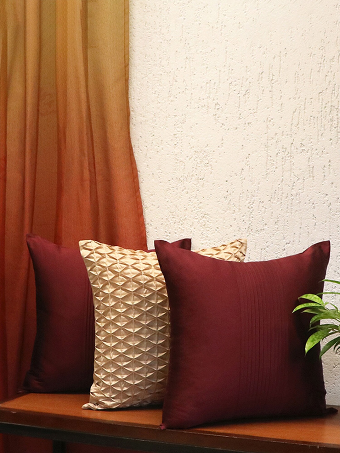 

ZEBA Maroon & Gold-Toned 3 Pieces Square Cushion Covers