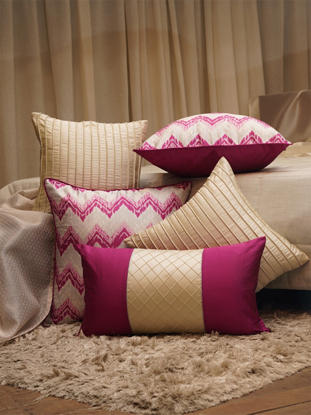 

ZEBA Pink & White 5 Pieces Geometric Square Cushion Covers
