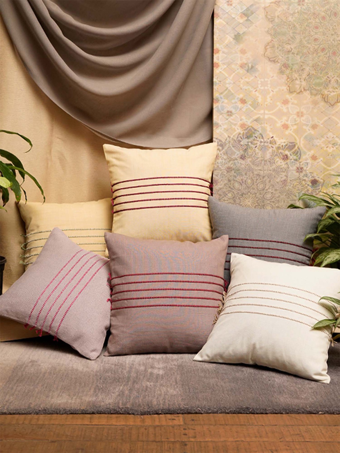 

ZEBA Red & White 6 Pieces Striped Square Cushion Covers