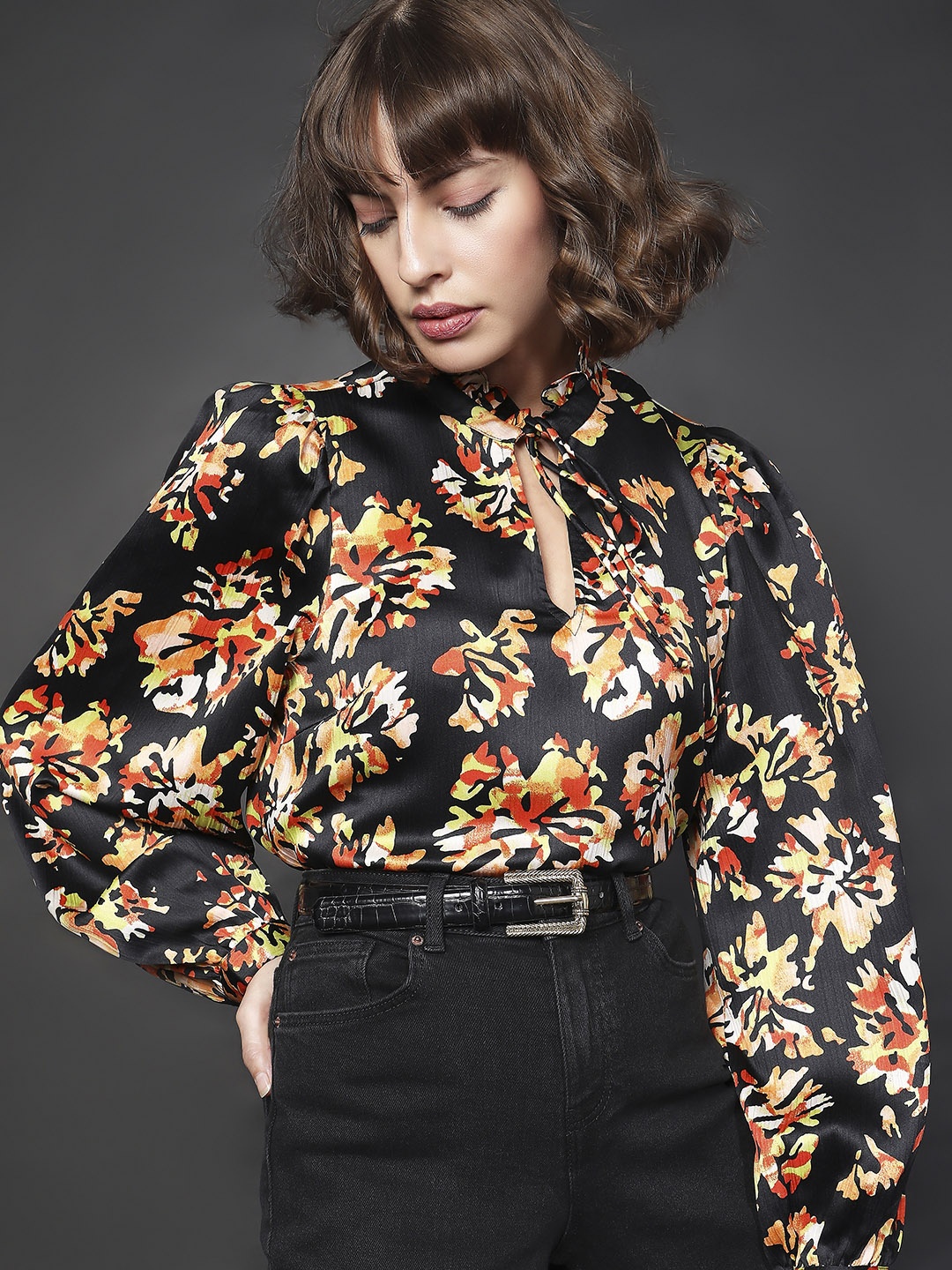 

Vero Moda Floral Printed Tie Up neck Shirt Style Top, Black