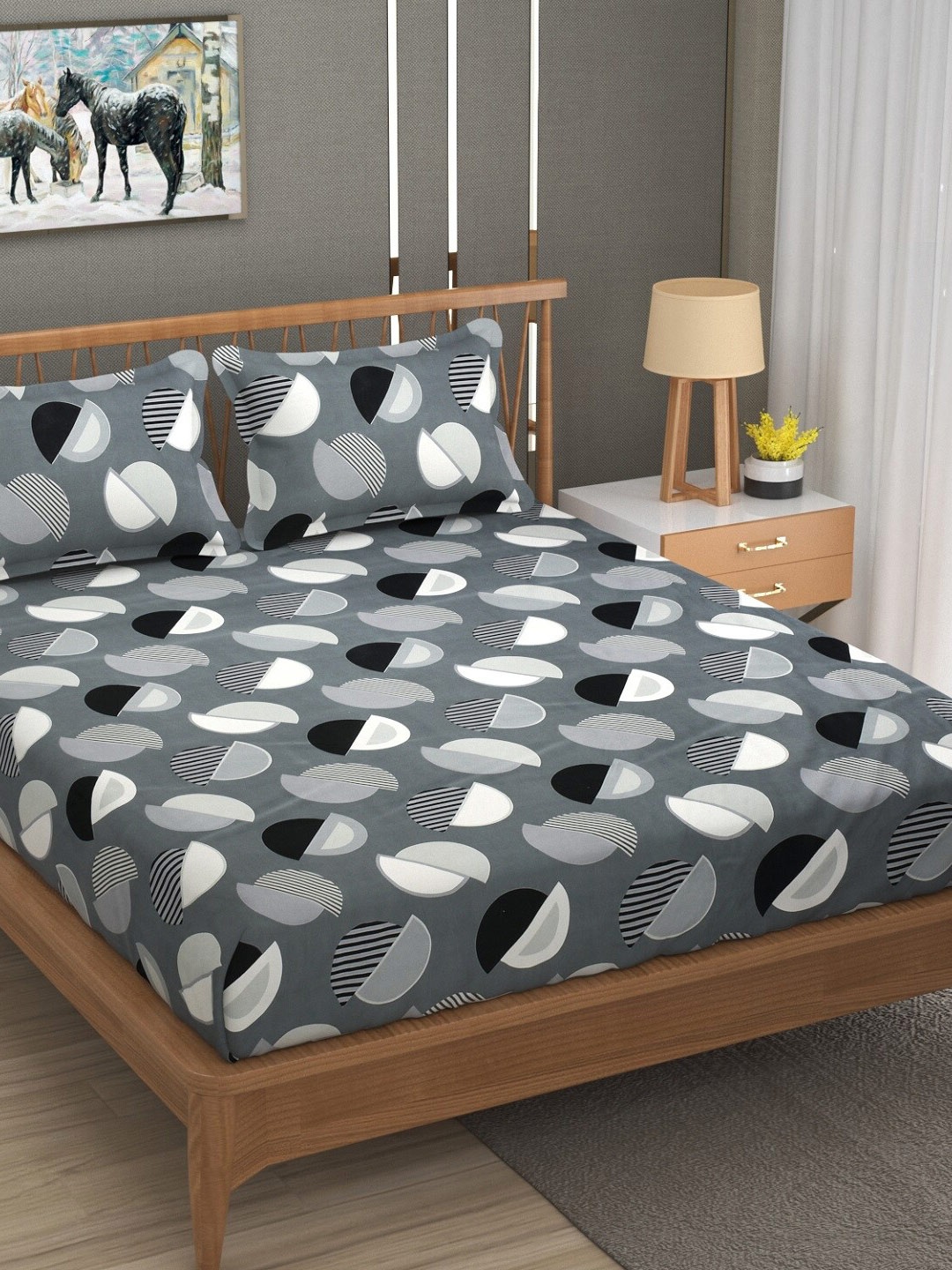 

Texstop Black & White Geometric Printed Cotton 180 TC King Bedsheet With 2 Pillow Covers