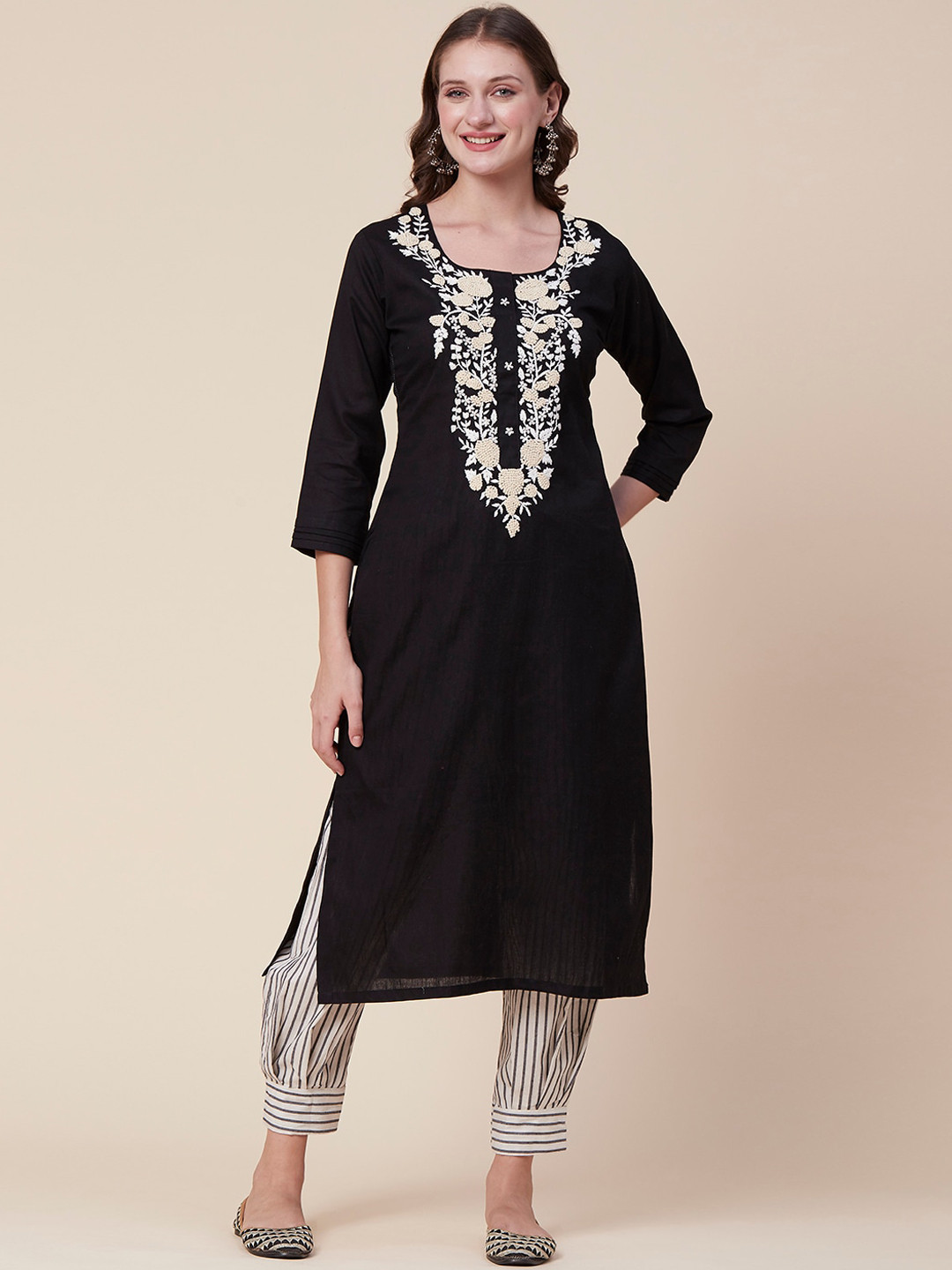 

FASHOR Black & White Floral Embroidered Thread Work Kurta With Salwar