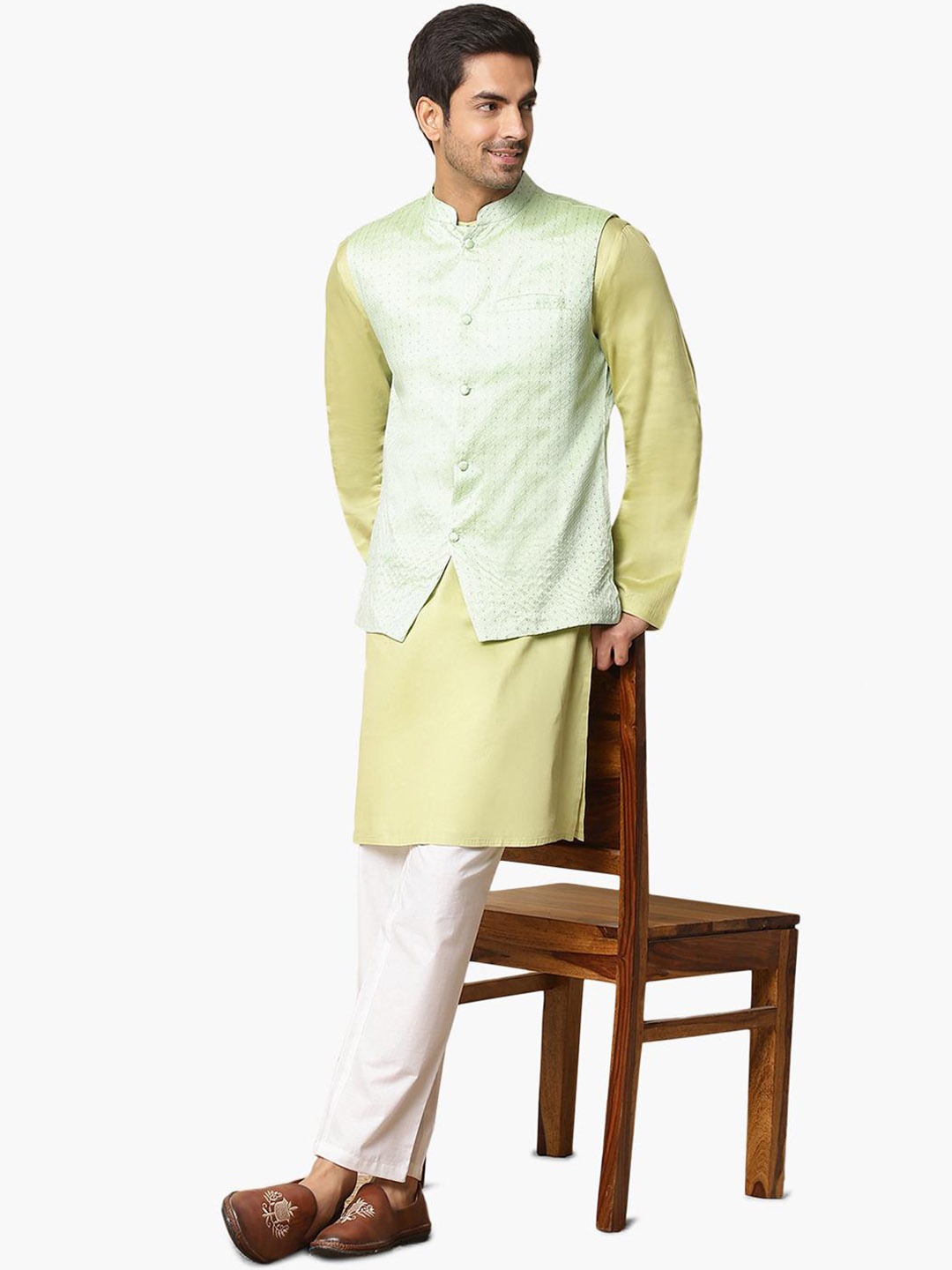 

Virgio Mandarin Collar Kurta With Trousers & Nehru jacket, Green