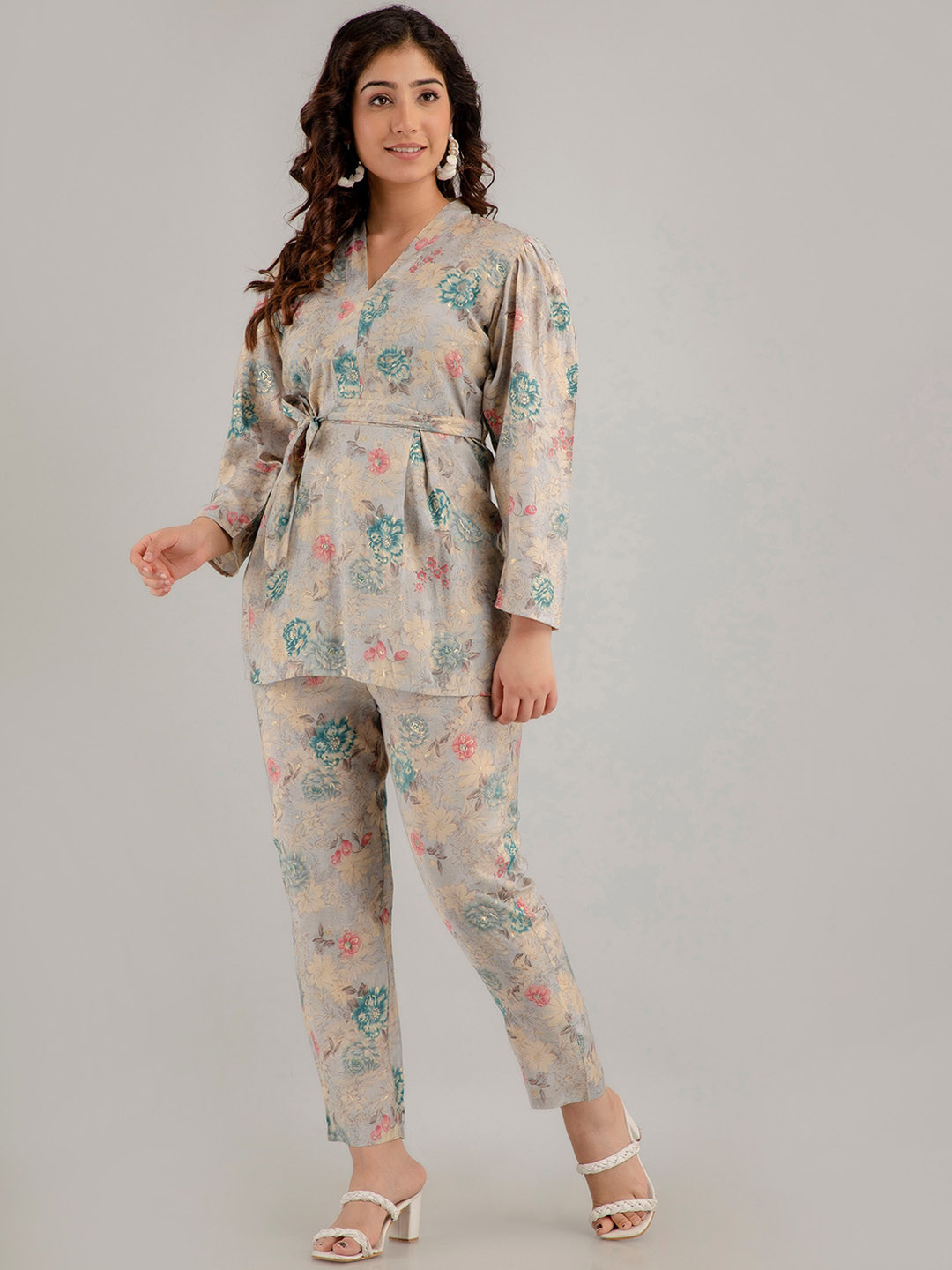 

CKM Floral Printed Top With Trousers, Grey