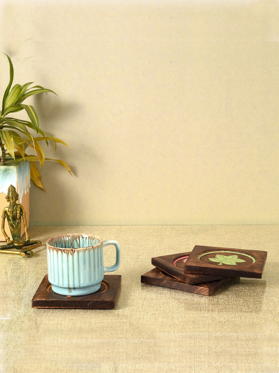 

AAKRITI ART CREATIONS Brown 4 Pieces Leaf Pattern Wooden Coasters