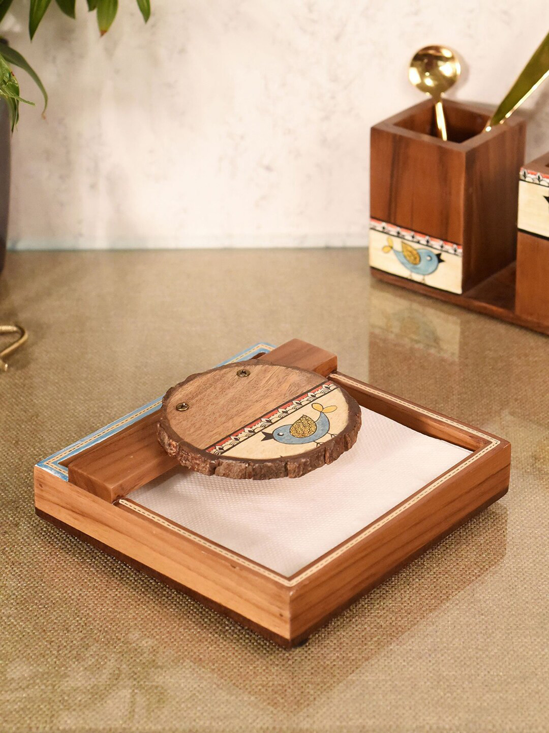 

AAKRITI ART CREATIONS Brown Feathered Haven Tissue Holder