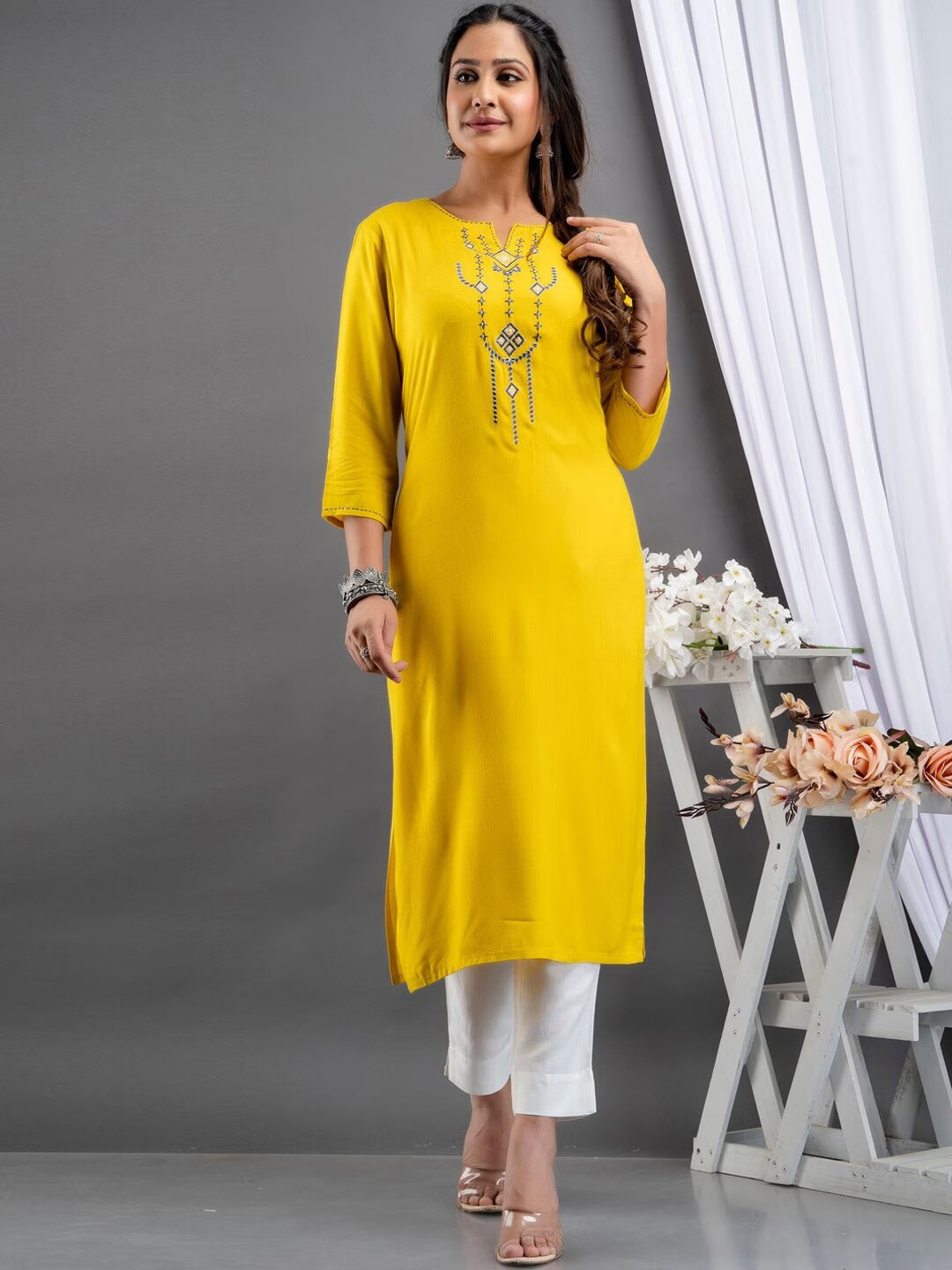 

SUTI Geometric Embroidered Thread Work Straight Kurta, Yellow