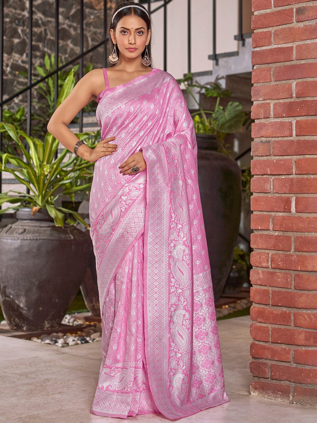 

SARIYA Woven Design Zari Banarasi Saree, Pink