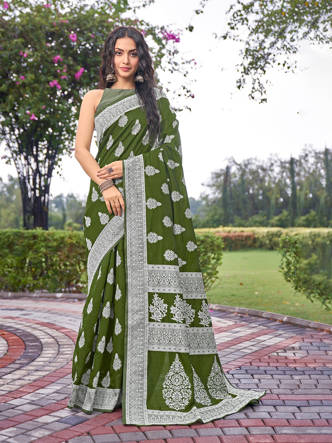 

SARIYA Woven Design Zari Banarasi Saree, Green
