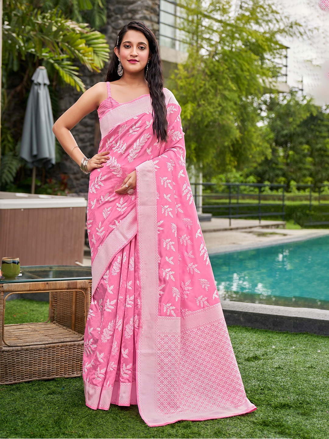 

SARIYA Woven Design Zari Banarasi Saree, Pink