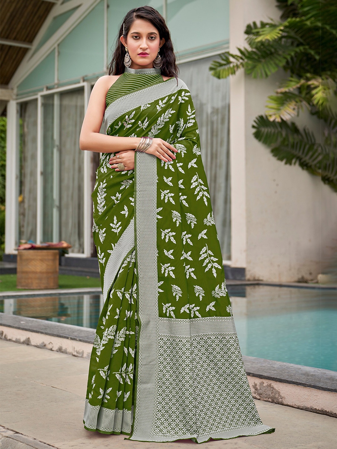 

SARIYA Woven Design Zari Banarasi Saree, Green